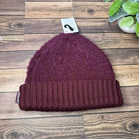 NWT Lululemon Ombre Knit Textured Beanie O/S (Red Merlot) - Picture 10 of 13